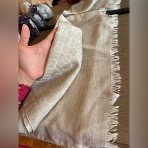 Gucci Scarf in Beige